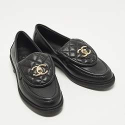 مملوكة مسبقًا Chanel Size 37 Black Quilted Leather CC Turnlock Loafers