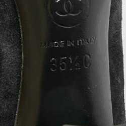 مملوكة مسبقًا Chanel CC Size 35.5 Black Canvas And Suede Cap Toe Block Heel Pumps