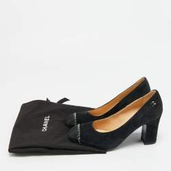 مملوكة مسبقًا Chanel CC Size 35.5 Black Canvas And Suede Cap Toe Block Heel Pumps