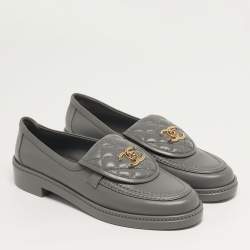 Pre Owned حذاء لوفرز شانيل سي سي جلد مبطن رمادي بقفل دوار مقاس 39.5