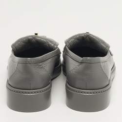Pre Owned حذاء لوفرز شانيل سي سي جلد مبطن رمادي بقفل دوار مقاس 39.5