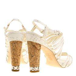 مملوكة مسبقًا صندل شنيل سيور كعب فيلين زخرفة سلسلة جلد أبيض مقاس 41.5