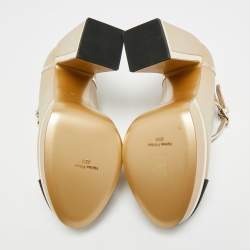 مملوكة مسبقًا حذاء كعب عالي شانيل ماري جين جلد ومحددات قماش بألوان متعددة مقاس 39