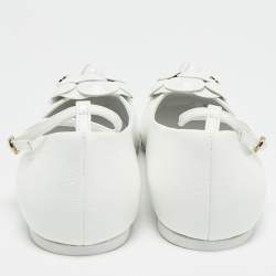 مملوكة مسبقًا حذاء فلات باليه شانيل سى سى حزام كاحل جلد أبيض كاميليا كريستال مقاس 37.5