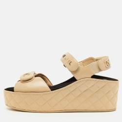 مملوكة مسبقًا Chanel CC Size 39 Beige Leather Platform Wedge Sandals