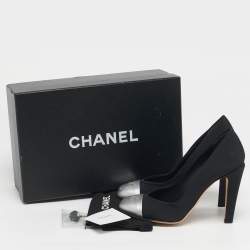 مملوكة مسبقًا Chanel CC Size 36 Black/Silver Grosgrain and Leather Cap Toe Pumps