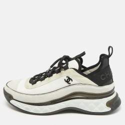 مملوكة مسبقًا Chanel CC Size 40 White/Grey Fabric and Suede Low Top Sneakers