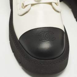 Pre Owned Chanel CC Size 41 White/Black Quilted Leather Combat Boots