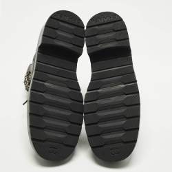 مملوكة مسبقًا حذاء بوت شانيل جلد أسود مبطن بسلسلة والشعار مقاس 39