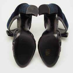 Pre Owned حذاء بوت شانيل مخملَي كحلي/أسود مع مقدمة من حرير زري مقاس 37.5