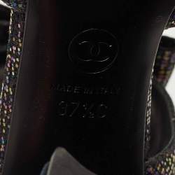 Pre Owned حذاء بوت شانيل مخملَي كحلي/أسود مع مقدمة من حرير زري مقاس 37.5