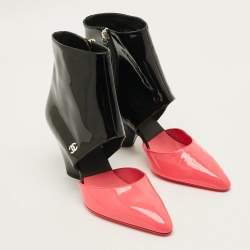 مملوكة مسبقًا Chanel CC Size 38.5 Black/Pink Cut out Patent Leather Booties