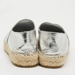 مملوكة مسبقًا Chanel Interlocking CC Size 38 Silver Foil Leather Cap Toe Espadrille Loafers