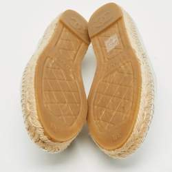 مملوكة مسبقًا Chanel Interlocking CC Size 38 Silver Foil Leather Cap Toe Espadrille Loafers