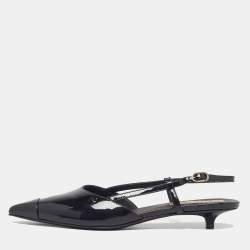 مملوكة مسبقًا Chanel  Size 39 Black Patent Leather  CC Cap Toe Slingback Flat Sandals