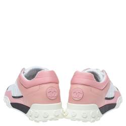 Pre Owned حذاء رياضي شانيل شبكة وجلد أبيض/وردي بعنق منخفض مقاس 38.5