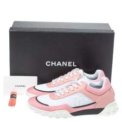 Pre Owned حذاء رياضي شانيل شبكة وجلد أبيض/وردي بعنق منخفض مقاس 38.5