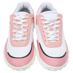 Pre Owned حذاء رياضي شانيل شبكة وجلد أبيض/وردي بعنق منخفض مقاس 38.5