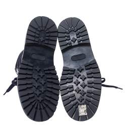 مملوكة مسبقًا حذاء بوت شانيل كومبات �أربطة سي سي جلد مبطن أزرق مقاس 40