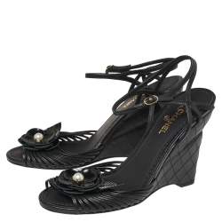 Pre Owned صندل شانيل سيور كاحل كعب روكى كاميليا جلد أسود مقاس 38