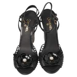 Pre Owned صندل شانيل سيور كاحل كعب روكى كاميليا جلد أسود مقاس 38