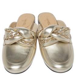 مملوكة مسبقًا Chanel Metallic Gold Leather Chain Detail CC Flat Mules Size 37