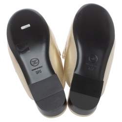 مملوكة مسبقًا Chanel Metallic Gold Leather Chain Detail CC Flat Mules Size 37