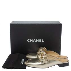 مملوكة مسبقًا Chanel Metallic Gold Leather Chain Detail CC Flat Mules Size 37