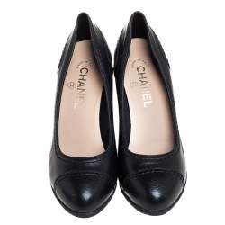 مملوكة مسبقًا حذاء كعب عالى شانيل غطاء مقدمة كعب روكى جلد أسود مقاس 38.5