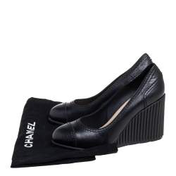 مملوكة مسبقًا حذاء كعب عالى شانيل غطاء مقدمة كعب روكى جلد أسود مقاس 38.5