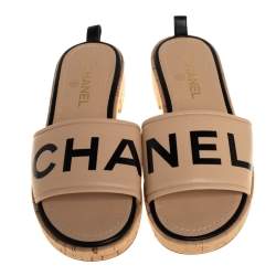 مملوكة مسبقًا صندل سلايد شانيل �فيلين شعار أسود / بيج مقاس 40