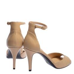 مملوكة مسبقًا صندل شانيل جلد بي ج مبطن بحزام للكاحل مقاس 37