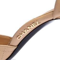 مملوكة مسبقًا صندل شانيل جلد بيج مبطن بحزام للكاحل مقاس 37