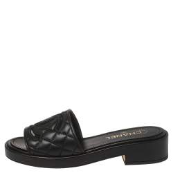 Pre Owned صندل سلايد شانيل سي سي جلد أسود مبطن مقاس 38