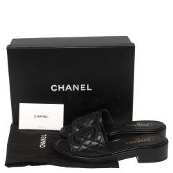 Pre Owned صندل سلايد شانيل سي سي جلد أسود مبطن مقاس 38
