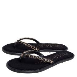 مملوكة مسبقًا Chanel Black Leather Chain Link Flip Flop Flats Size 38