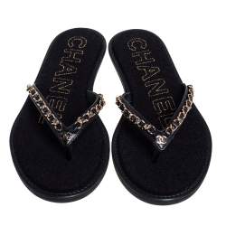 مملوكة مسبقًا Chanel Black Leather Chain Link Flip Flop Flats Size 38