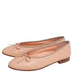 مملوكة مسبقًا Chanel Beige Quilted Leather CC Cap Toe Bow Flats Size 38