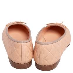 مملوكة مسبقًا Chanel Beige Quilted Leather CC Cap Toe Bow Flats Size 38