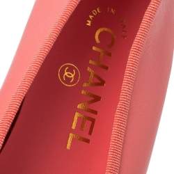 Pre Owned حذاء باليرينا فلات شانيل جلد وردي مرجاني مقدمة مزينة شعار الماركة وفيونكة مقاس 40