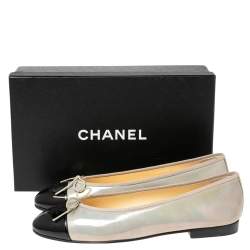 مملوكة مسبقًا Chanel /Grey/Black Iridescent Patent Leather CC Bow Cap Toe Ballet Flats Size 41