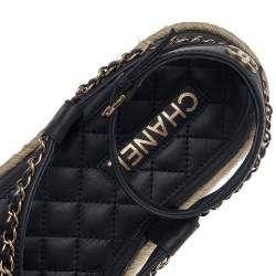 مملوكة مسبقًا Chanel Black Leather CC Chain Link Thong Flat Ankle Strap Espadrille Sandals Size 38