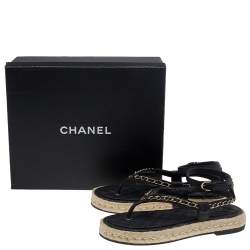 مملوكة مسبقًا Chanel Black Leather CC Chain Link Thong Flat Ankle Strap Espadrille Sandals Size 38