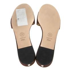 مملوكة مسبقًا صندل سلايد شانيل قماش لوكس عنابي شعار الماركة سي سي مقاس 39.5