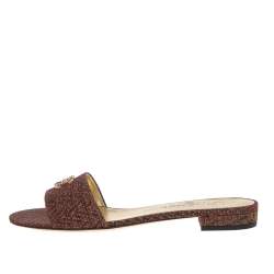 مملوكة مسبقًا صندل سلايد شانيل قماش لوكس عنابي شعار الماركة سي سي مقاس 39.5