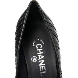 مملوكة مسبقًا Chanel Black Leather CC Camellia Cap Toe Pumps Size 39