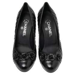 مملوكة مسبقًا Chanel Black Leather CC Camellia Cap Toe Pumps Size 39