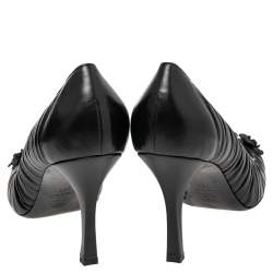 مملوكة مسبقًا Chanel Black Leather CC Camellia Cap Toe Pumps Size 39