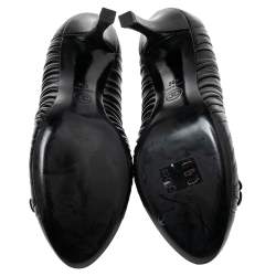مملوكة مسبقًا Chanel Black Leather CC Camellia Cap Toe Pumps Size 39