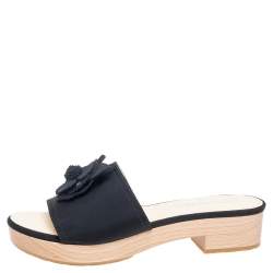مملوكة مسبقًا Chanel Black Canvas Camelia CC Slides Sandals Size 39
